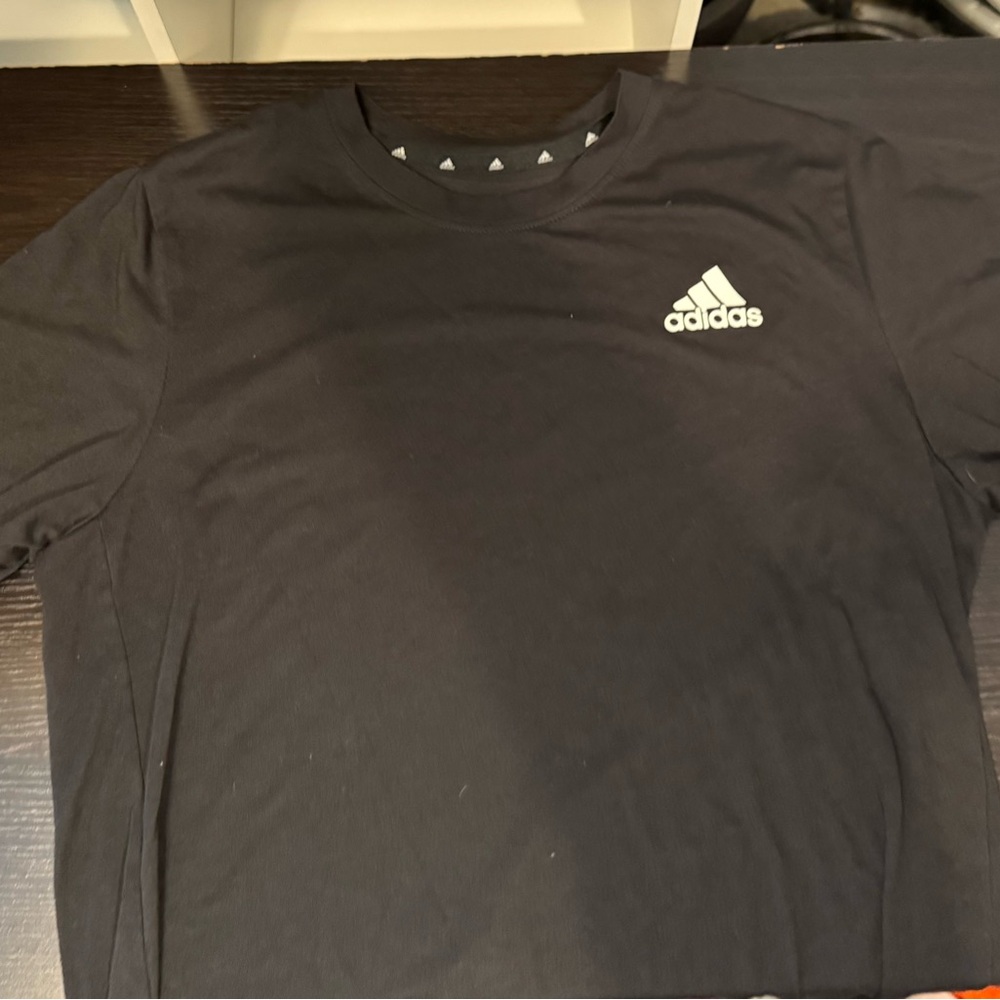 Adidas short sleeve tee. Men’s size M